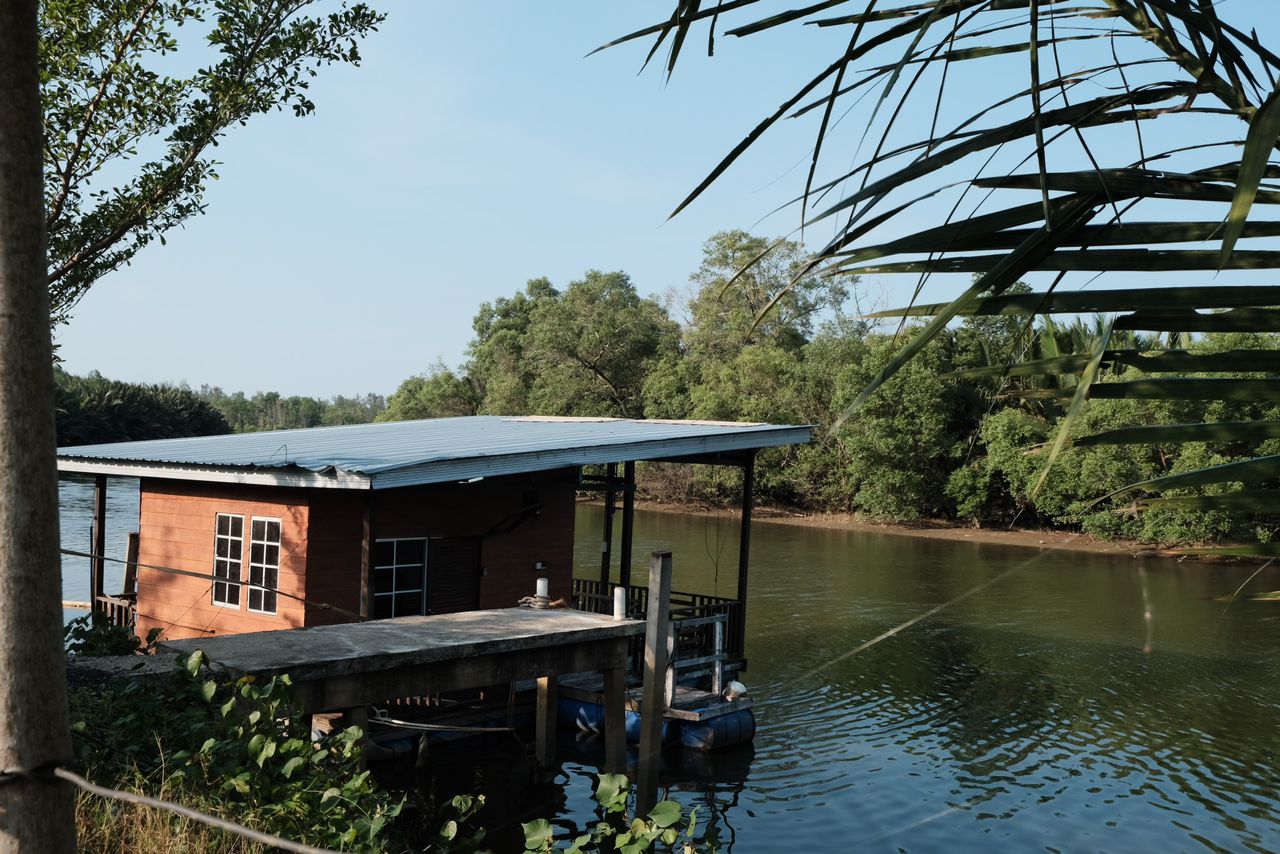cover image Qimmy Riverside Guesthouse and Floating Cabin